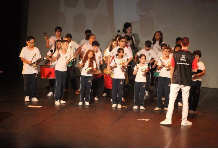 Atividade coletiva de aprendizado e troca em grupo
