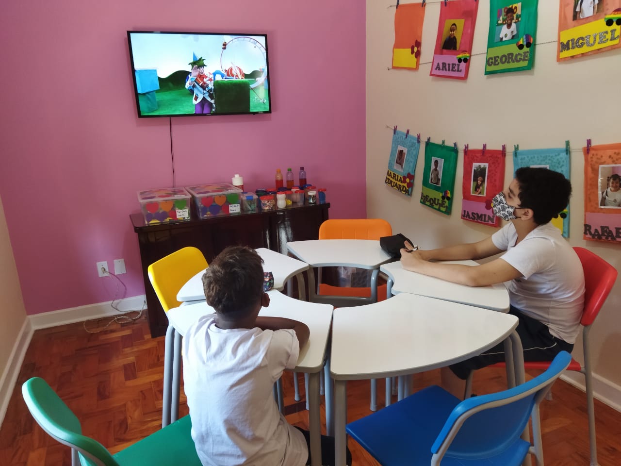 Atividade em grupo do Instituto Evolução